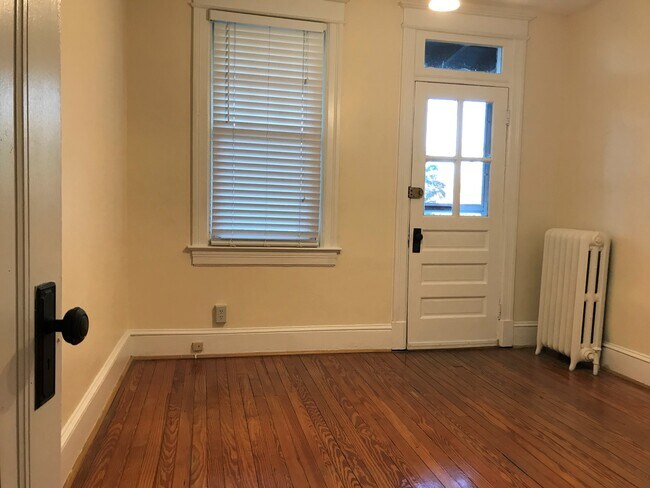 Building Photo - 1816 A St SE