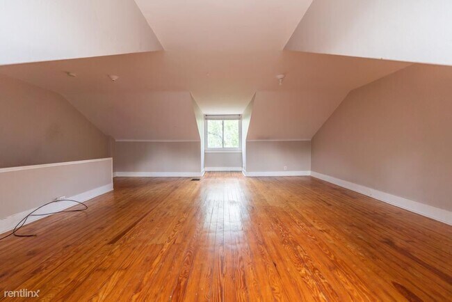 Building Photo - 3 br, 1 bath Townhome - 219 Gilliland Ave
