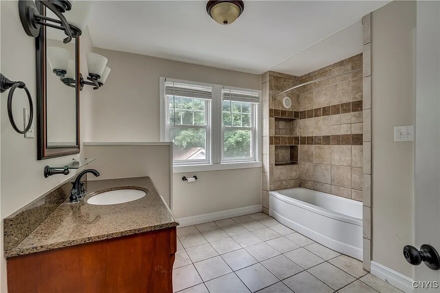 Building Photo - 115 Haley St