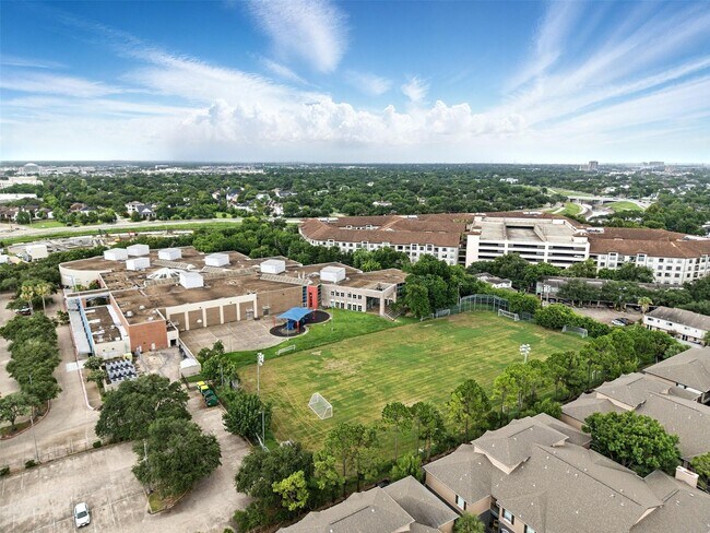 Building Photo - 7575 Kirby Dr