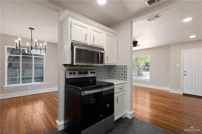 Building Photo - 22 Quince Ave