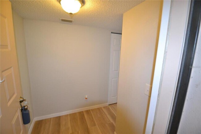 Building Photo - 3399 Mermoor Dr
