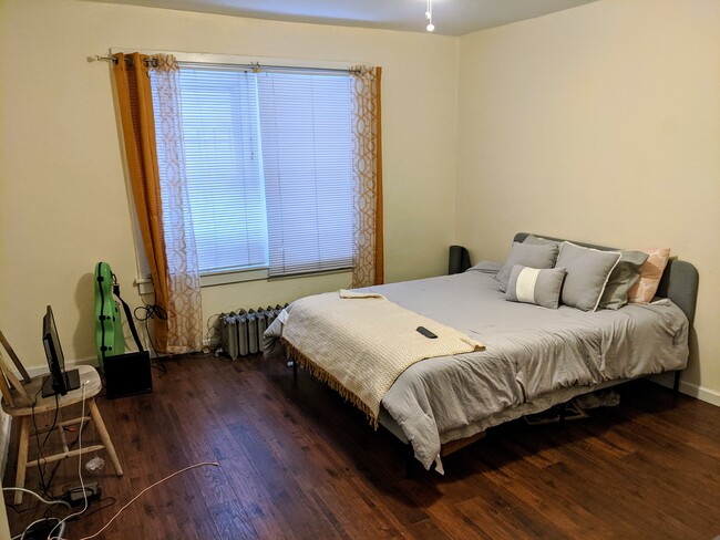 Unit #2.5 (studio): Living area - 3444 Ward St