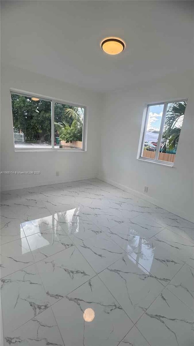 Building Photo - 901 NW 116th St