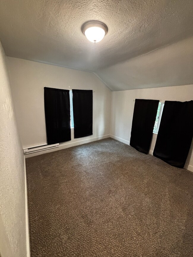 Building Photo - 1428 E Orman Ave