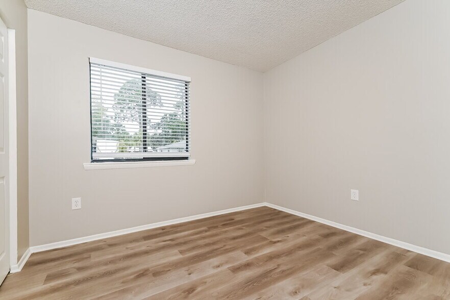 Building Photo - 2912 Crane Ave