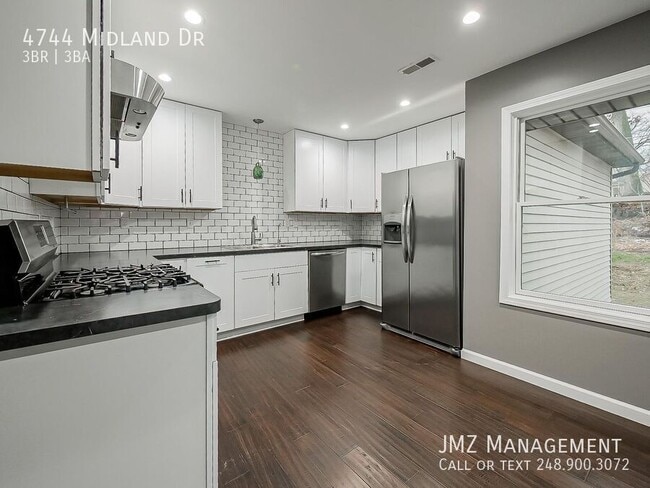 Building Photo - 4744 Midland Dr