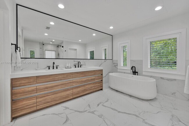 Building Photo - 6140 SW 90th St