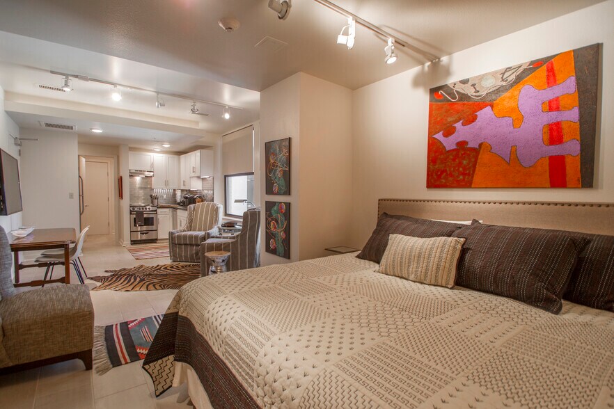 Building Photo - 221 W 2nd St