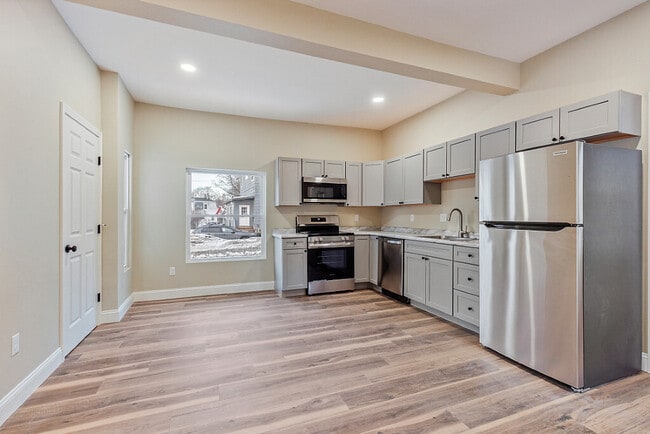 Building Photo - 392 S Main St