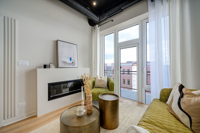 Building Photo - 2725 N Thatcher Ave