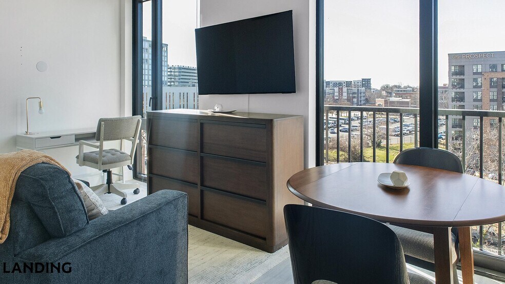 Building Photo - 1007 S Mint St