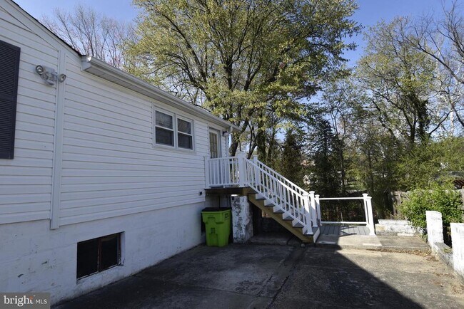 Building Photo - 3931 Dominion Dr