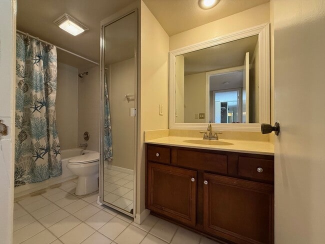 Building Photo - 2/2.5 Townhome in Central Orlando