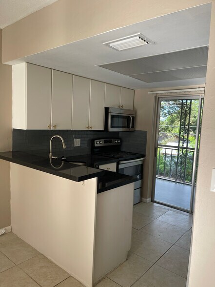 Kitchen - 186 NW 4th Ave