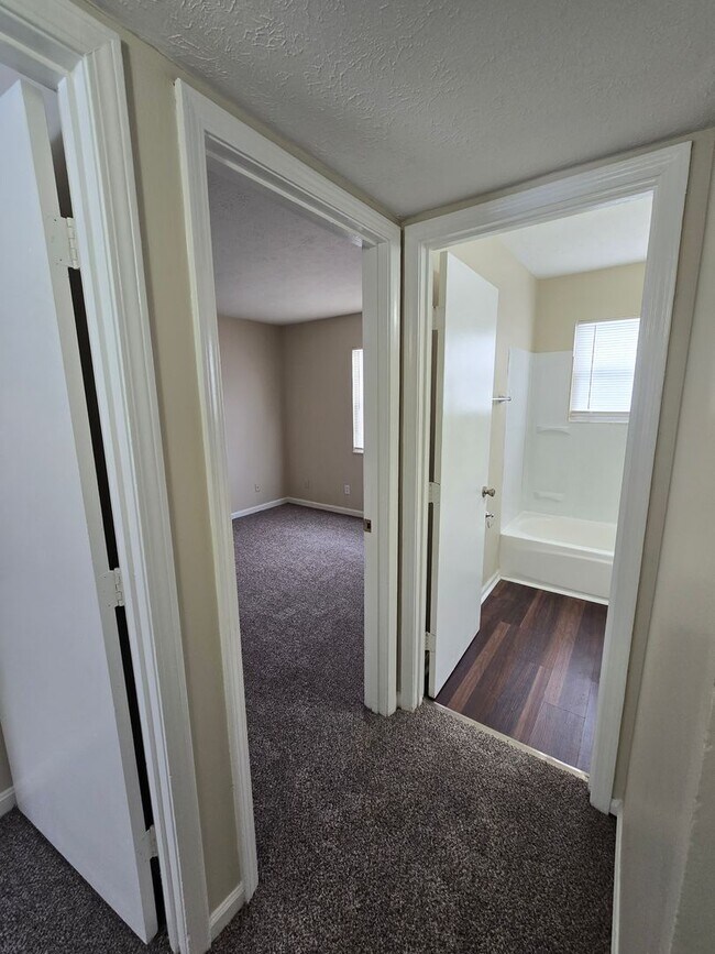 Building Photo - Nice, Recently Renovated, 3 Bedrooms, 1 Bath, Brick Ranch Home available Now! Located on a Cul de...