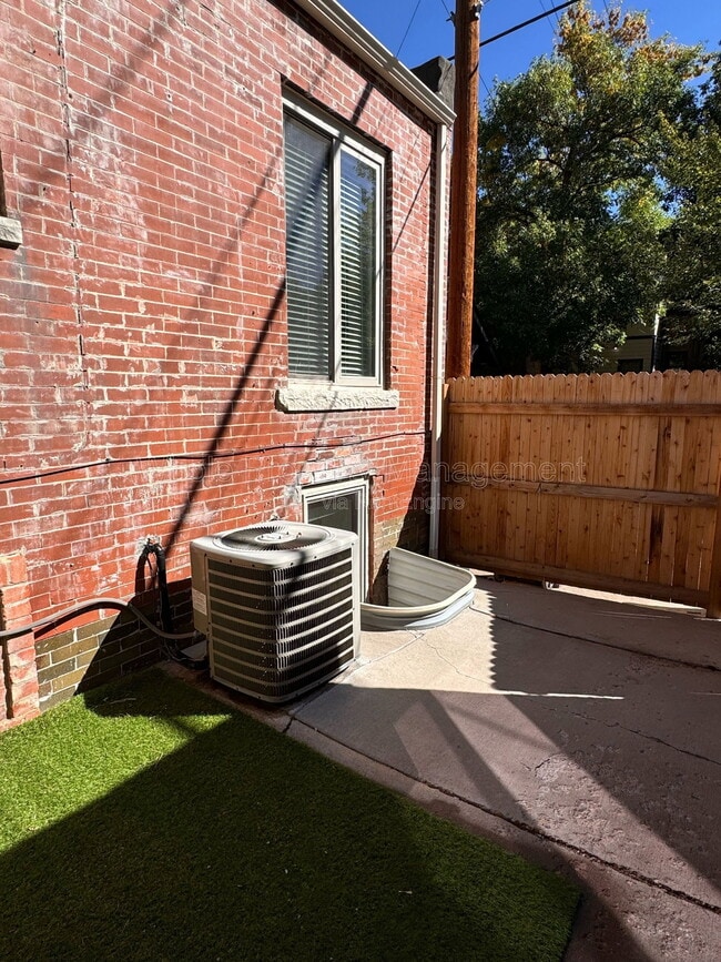 Building Photo - 2118 E 21st Ave