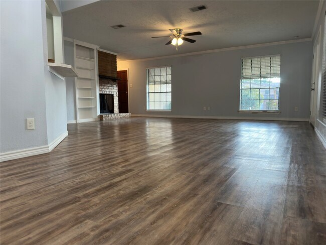 Building Photo - 13258 Bluff View Dr