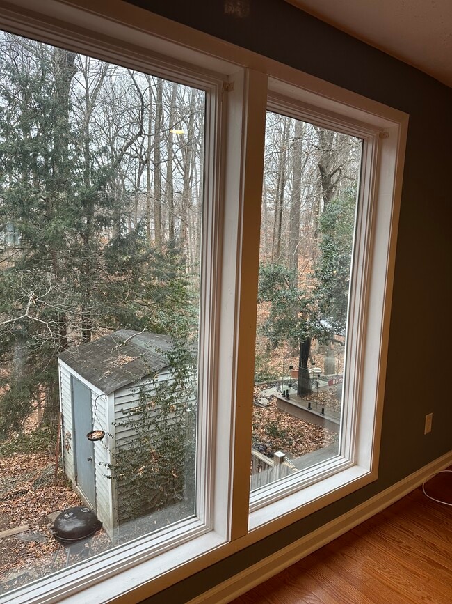 Building Photo - 8018 Grandview Ct