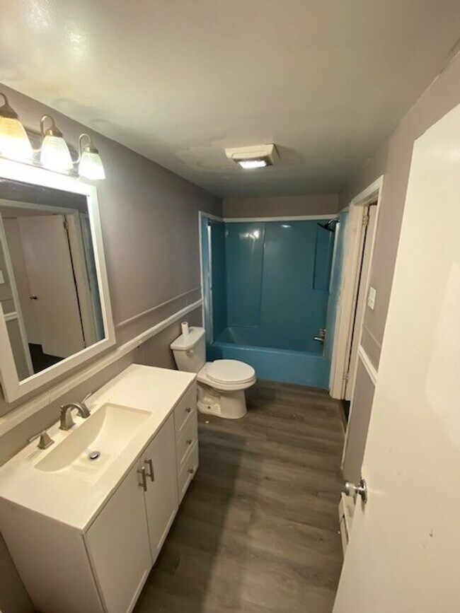 Building Photo - 3 bedroom 1 bathroom