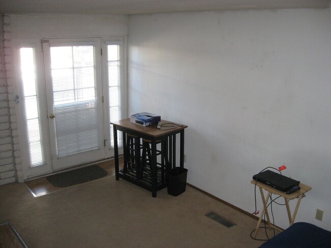 Building Photo - Studio Apartment