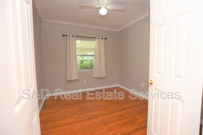 Building Photo - 636 Winfree Ave