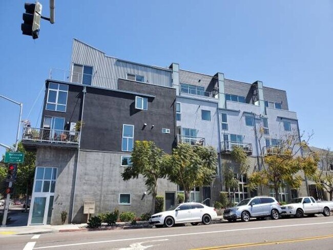 Building Photo - 5-Story UNIQUE Industrial Townhome - 3BD/4BA - w/ Open Floor Plan, Lots of Natural Light! - Secur...