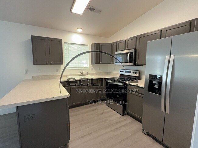 Building Photo - 560 Huntington Point Ln