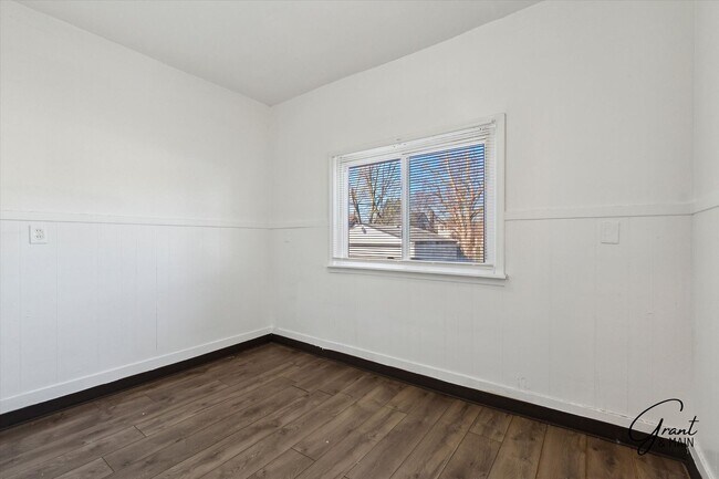 Building Photo - 2 bedroom $1200