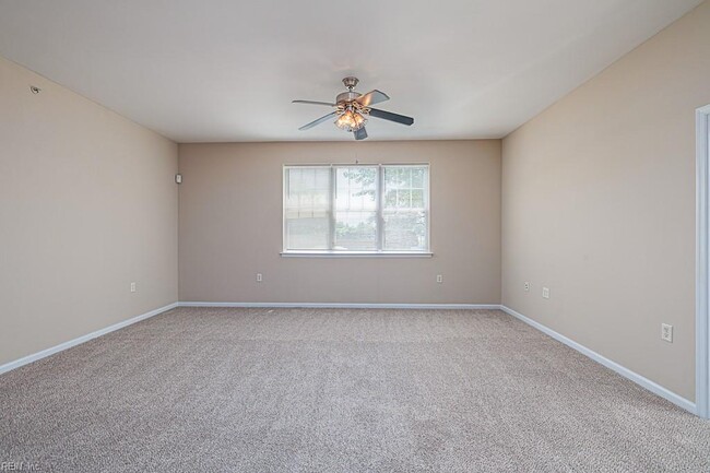 Building Photo - 5300 Warminster Dr