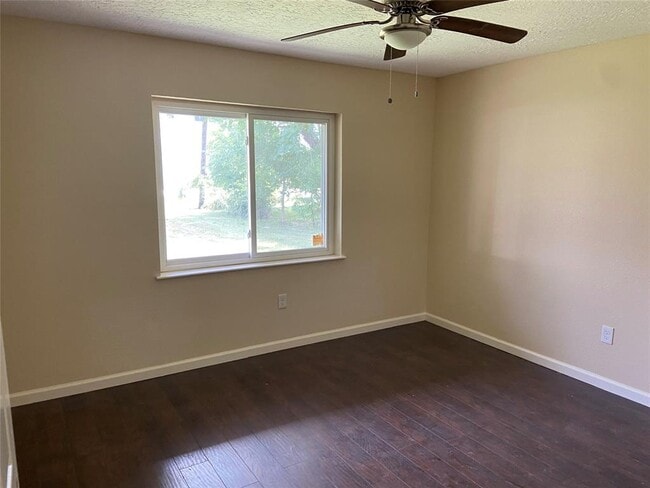 Building Photo - 3329 Longhorn Dr