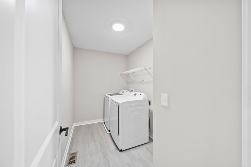 Building Photo - 6385 Hamilton Woods Blvd S