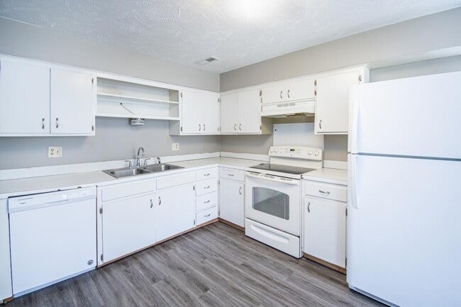 Building Photo - 1220 Hillcrest Dr