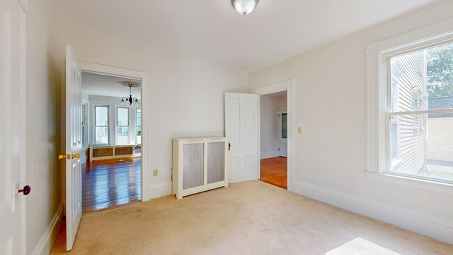 Building Photo - 10 Barrows St