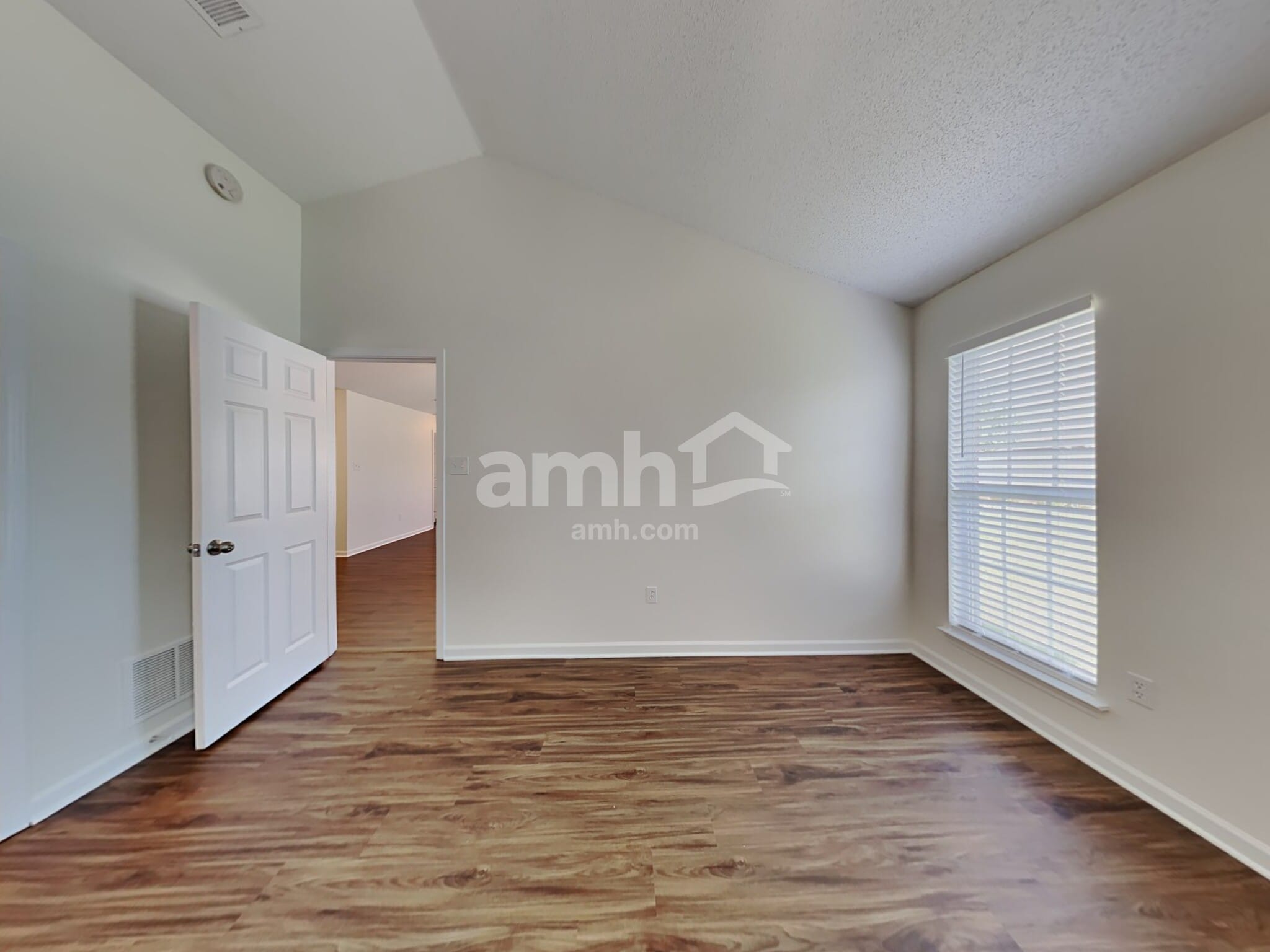 Building Photo - 2605 Hunters Pointe Dr