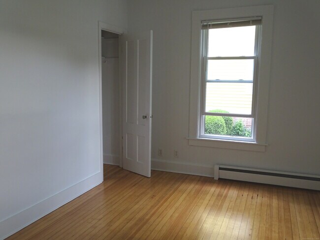 Building Photo - 146 Montowese St