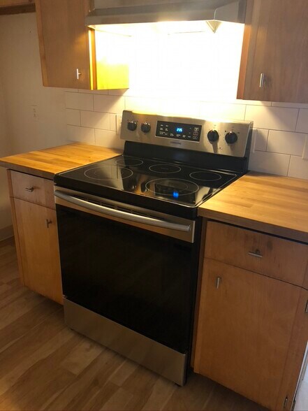 Building Photo - 713 Collyer St