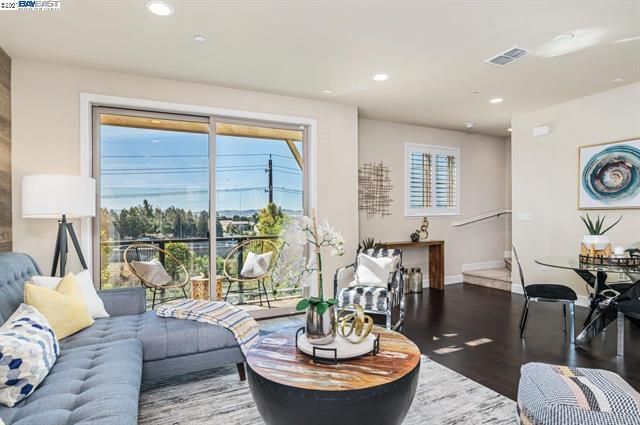 Building Photo - 833 Tranquility Cir