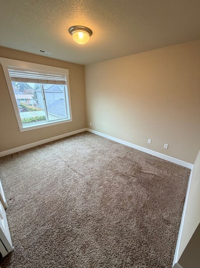 Building Photo - 4bed/2.5 Bath Craftsman in Kenton