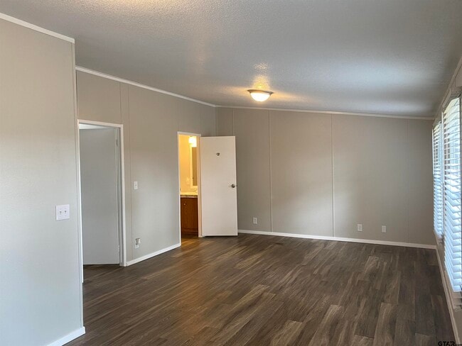 Building Photo - 22944 Shell Shore Dr