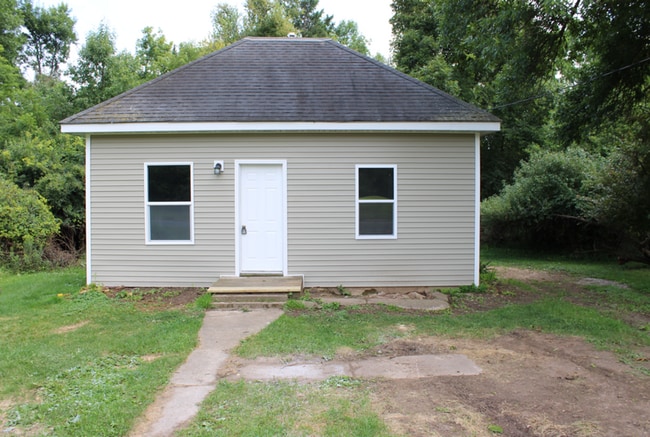 Building Photo - 218 Sabin Ave W