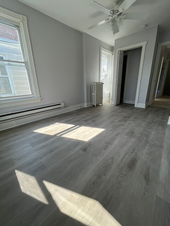 2nd Bedroom - 332 Franklin St