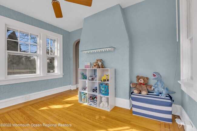 Building Photo - 102 Dixon Ave