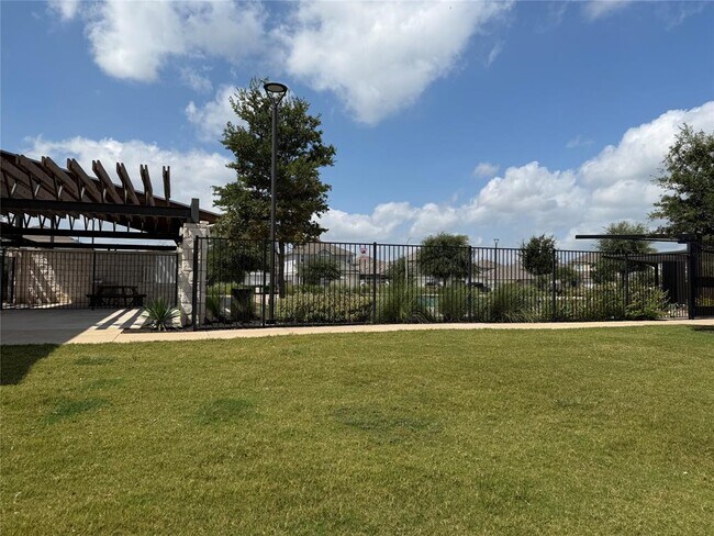 Building Photo - 10321 Forest Grove Dr