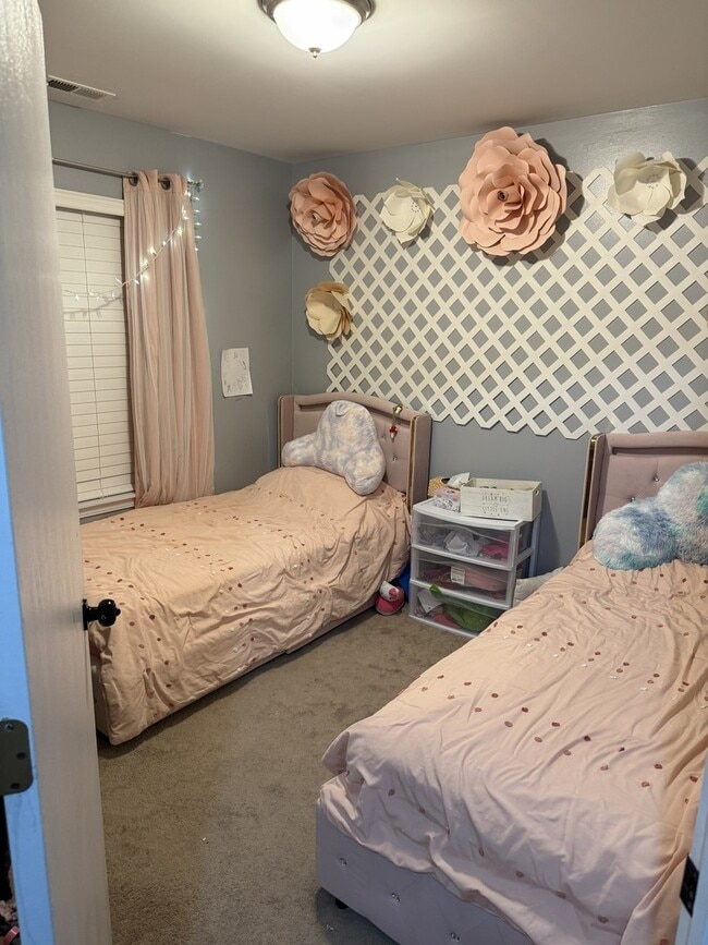 Building Photo - 689 Shannon Dr