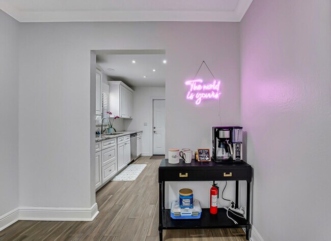 Building Photo - 532 N Palmway