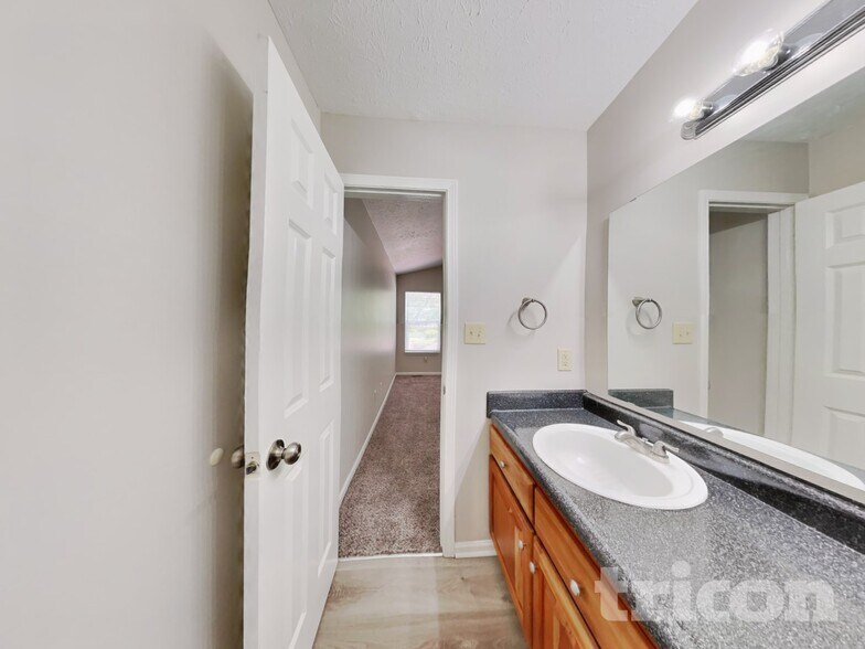 Building Photo - 6422 Coconut Ct