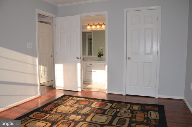 Building Photo - 3311 Lakeside View Dr