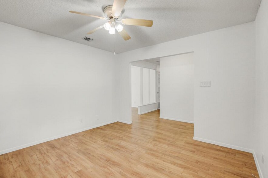 Building Photo - 705 Huntingdon Pl