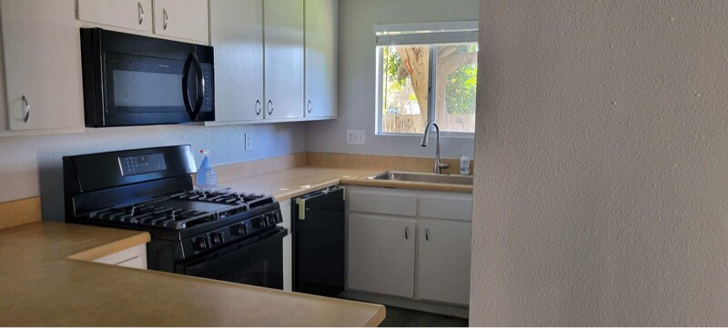 Building Photo - 2360 Euclid Ave